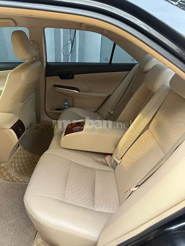 Bán xe Toyota Camry 2.0E sx 2014, màu đen, đi 10 van km
