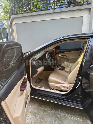 Bán xe Toyota Camry 2.0E sx 2014, màu đen, đi 10 van km