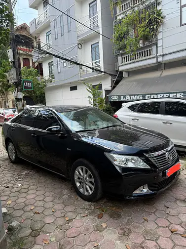 Bán xe Toyota Camry 2.0E sx 2014, màu đen, đi 10 van km