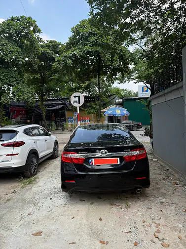 Bán xe Toyota Camry 2.0E sx 2014, màu đen, đi 10 van km