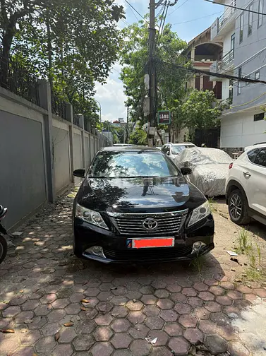 Bán xe Toyota Camry 2.0E sx 2014, màu đen, đi 10 van km