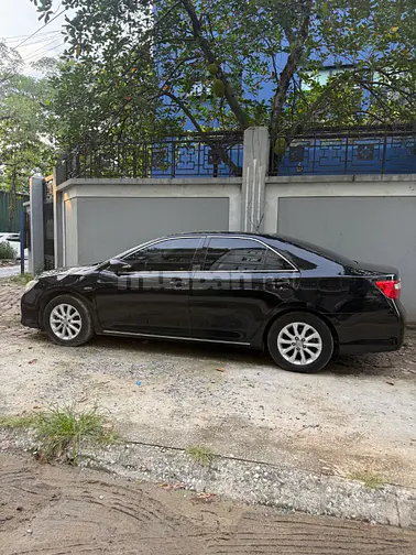 Bán xe Toyota Camry 2.0E sx 2014, màu đen, đi 10 van km