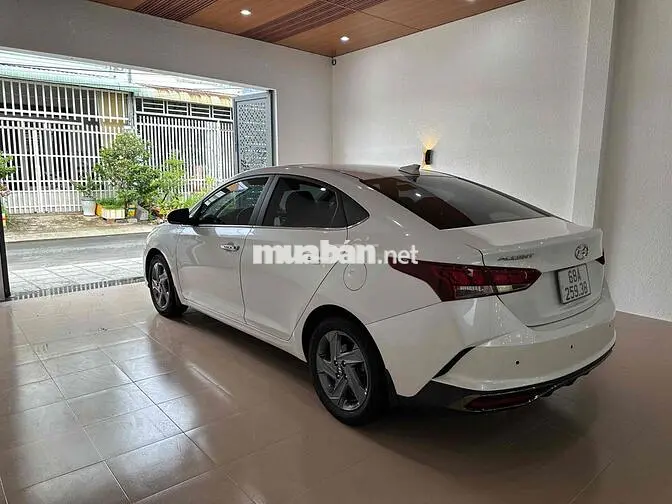 Hyundai Accent Trắng Bản cao cấp 60,000 km