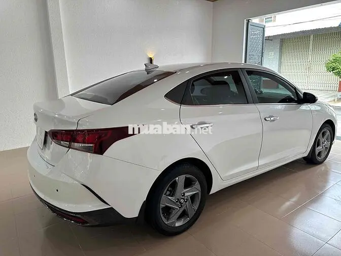 Hyundai Accent Trắng Bản cao cấp 60,000 km