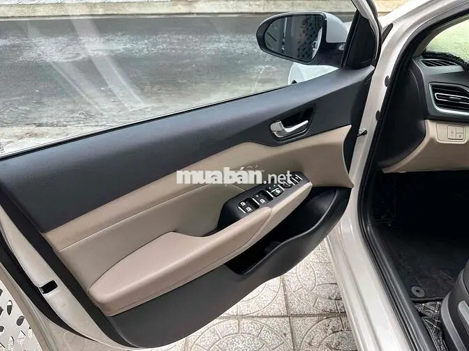 Hyundai Accent Trắng Bản cao cấp 60,000 km