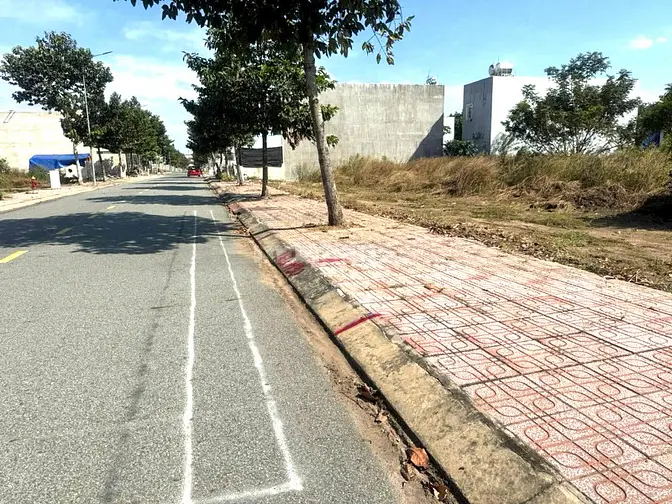 Cần bán nền 100m2 ngay trục chính KDC Hội Nghĩa sát Vsip 3 