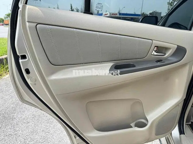 Toyota Innova 2016 Số sàn Vàng cát