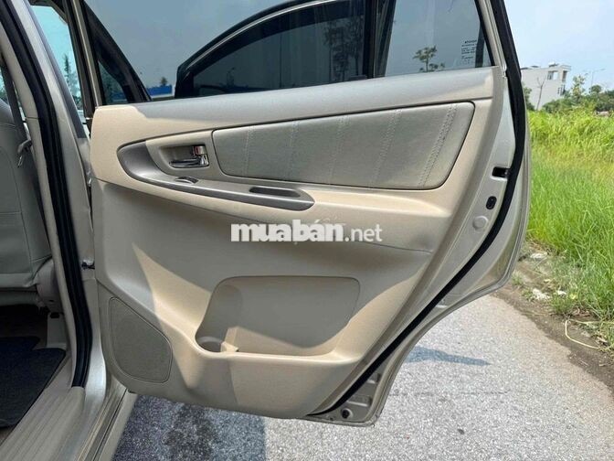 Toyota Innova 2016 Số sàn Vàng cát