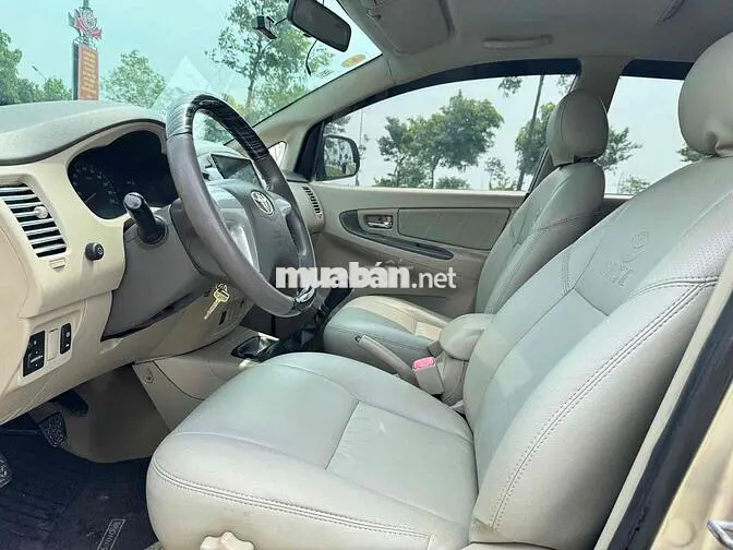 Toyota Innova 2016 Số sàn Vàng cát