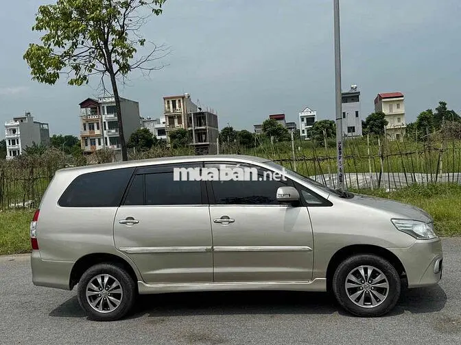 Toyota Innova 2016 Số sàn Vàng cát