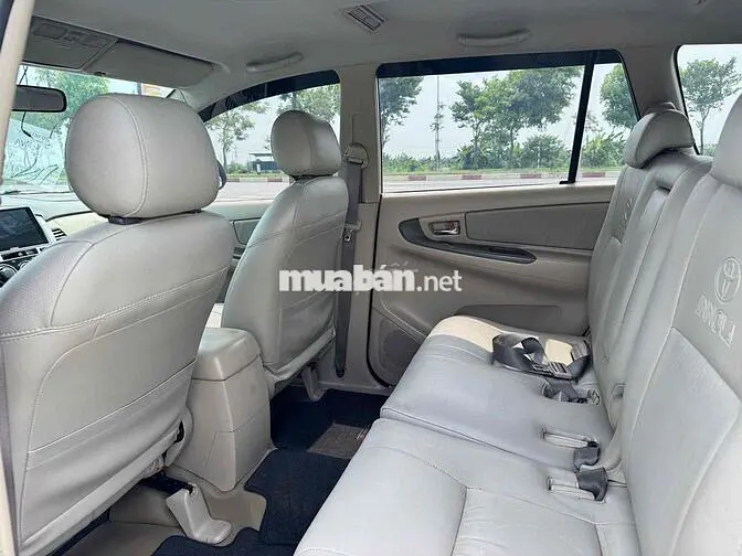 Toyota Innova 2016 Số sàn Vàng cát