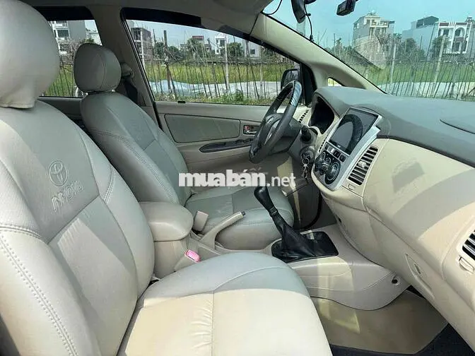 Toyota Innova 2016 Số sàn Vàng cát