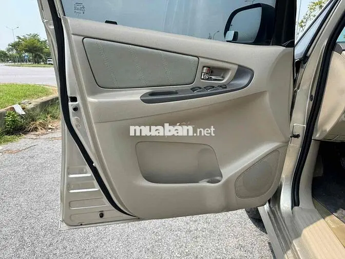 Toyota Innova 2016 Số sàn Vàng cát