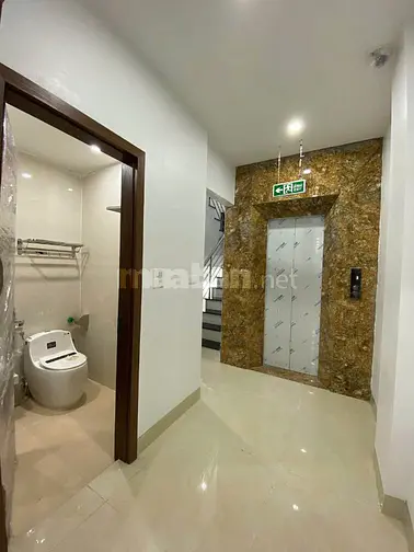 Cho thuê nhà làm văn phòng công ty, Phố Trường Chinh, 350m2, ngõ ô tô 