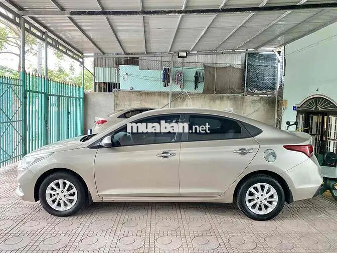 Hyundai Accent 2018 Số sàn Vàng cát