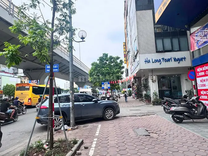 Cho thuê nhà làm văn phòng công ty, Phố Trường Chinh, 350m2, ngõ ô tô 