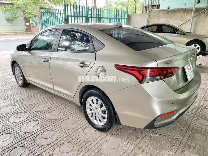 Hyundai Accent 2018 Số sàn Vàng cát