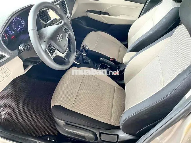 Hyundai Accent 2018 Số sàn Vàng cát
