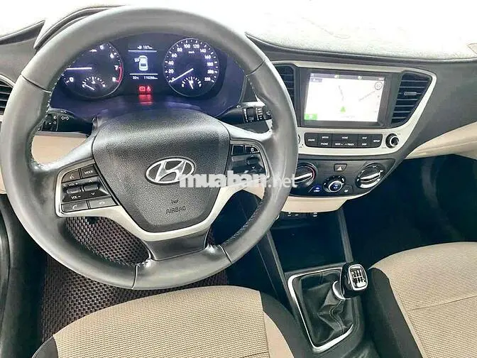 Hyundai Accent 2018 Số sàn Vàng cát