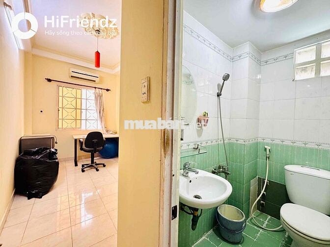 PHÒNG TRỌ QUẬN 10 GIÁ RẺ CÓ BAN CÔNG/CỬA SỔ GIÁ có nội thất cơ bản
