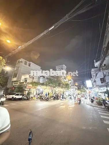 NHÀ CẤP 4 MẶT TIỀN ĐƯỜNG SÁT ĐƯỜNG SỐ 10.TÂN QUY .KHU VIP QUẬN7