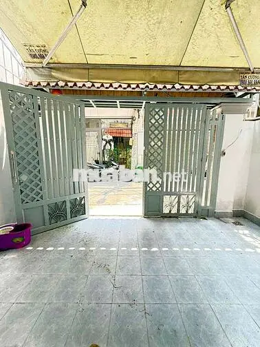 NHÀ CẤP 4 MẶT TIỀN ĐƯỜNG SÁT ĐƯỜNG SỐ 10.TÂN QUY .KHU VIP QUẬN7