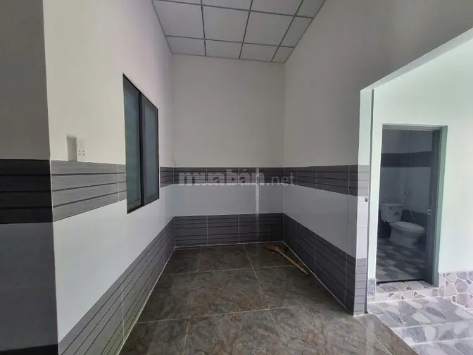 Nhà đẹp 2 phòng ngủ, gần trường học, gần KCN. 900tr 