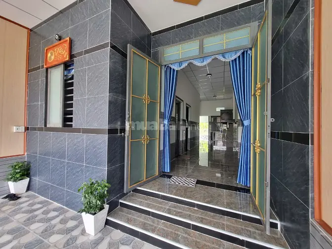 Nhà đẹp 2 phòng ngủ, gần trường học, gần KCN. 900tr 