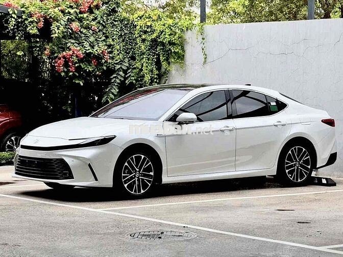 Toyota Camry 2026 Hybrid Trắng