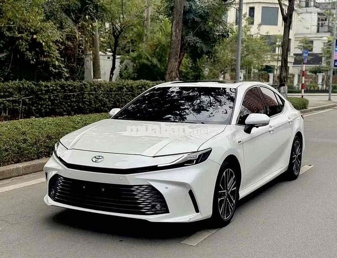 Toyota Camry 2026 Hybrid Trắng