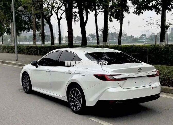 Toyota Camry 2026 Hybrid Trắng