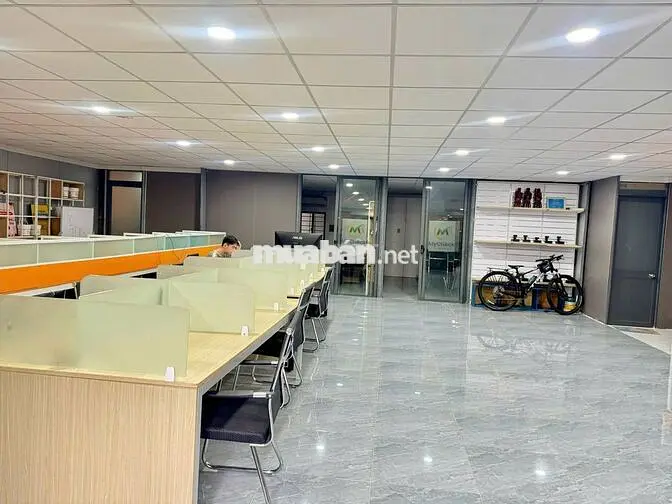 Cho thuê kho đẹp đường Đặng Thùy Trâm, p13, BT. DT 400m2. Giá 46tr/th.