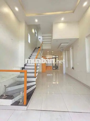 Cho thuê nhà 3 lầu hẻm xe Tải sát Võ Văn Ngân ngã tư Thủ Đức giá 16tr