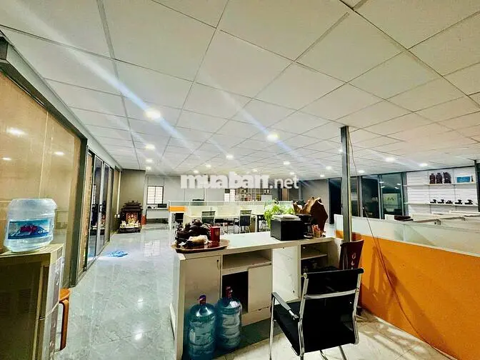 Cho thuê kho đẹp đường Đặng Thùy Trâm, p13, BT. DT 400m2. Giá 46tr/th.