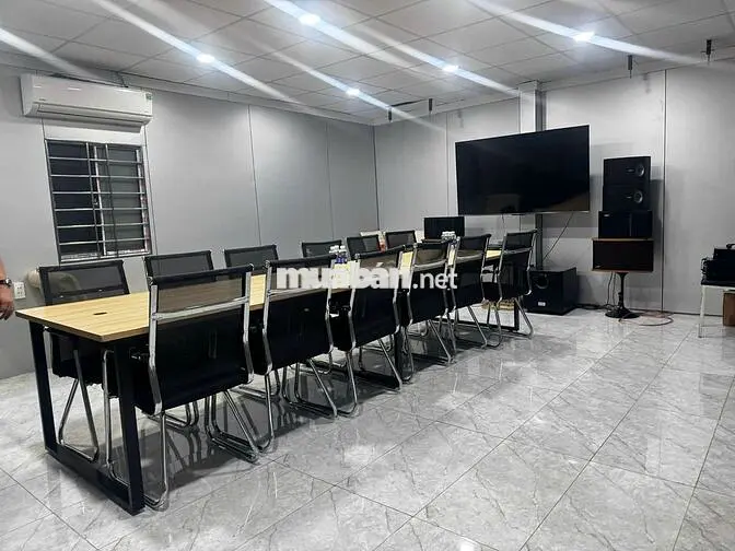 Cho thuê kho đẹp đường Đặng Thùy Trâm, p13, BT. DT 400m2. Giá 46tr/th.