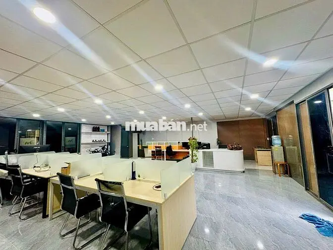Cho thuê kho đẹp đường Đặng Thùy Trâm, p13, BT. DT 400m2. Giá 46tr/th.