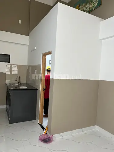 Nhà mới xây, cho thuê phòng dưới trệt, có sân riêng của phòng 12m2