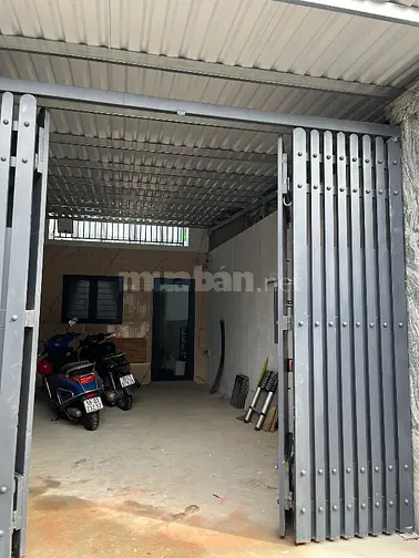 Nhà mới xây, cho thuê phòng dưới trệt, có sân riêng của phòng 12m2