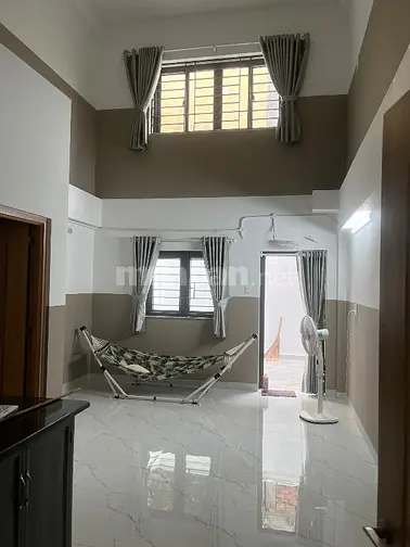 Nhà mới xây, cho thuê phòng dưới trệt, có sân riêng của phòng 12m2