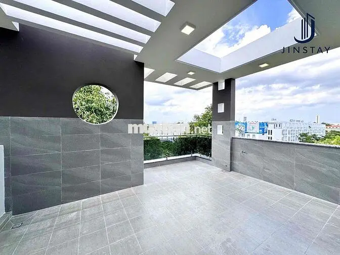 Penthouse ban công siêu rộng, full nội thất, gần Làng ĐH, ĐHQG, Metro!