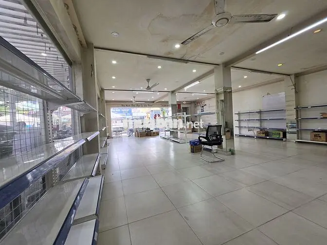 Cho thuê nhà mặt tiền ngang 8m Phan Văn Hớn