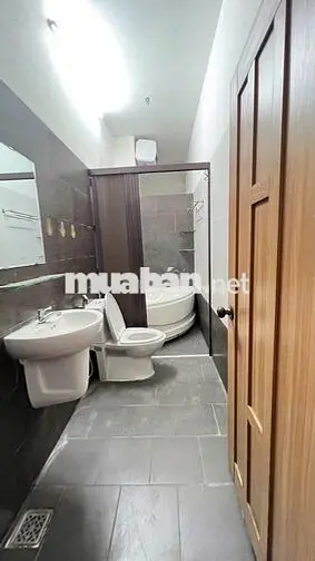 Cho thuê nhà 2 tầng đường NGÔ HUY DIỄN - Hòa Xuân, 2PN 3WC giá 15tr/th