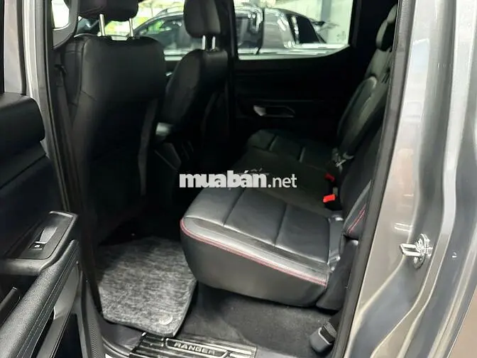 Ford Ranger Stormtrak 2024, bảo hành 2027, vay 75%