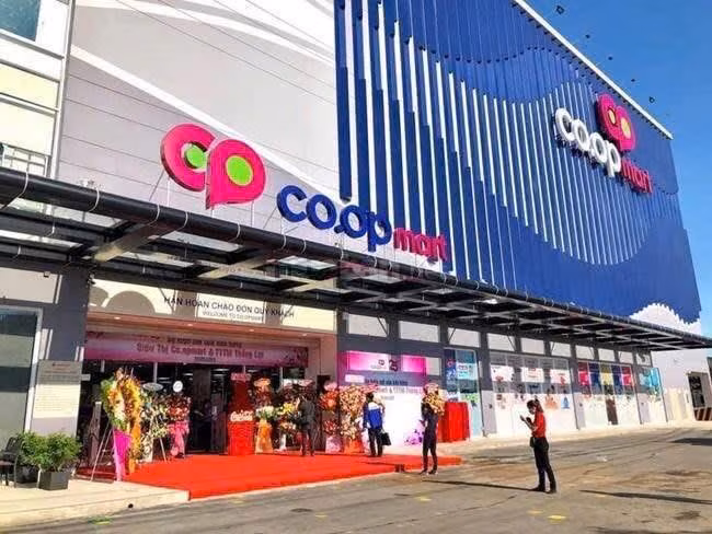 Cho thuê gấp 3.000m2 tầng 1 toà CHCC Hoàng Quốc Việt giáp Starlake
