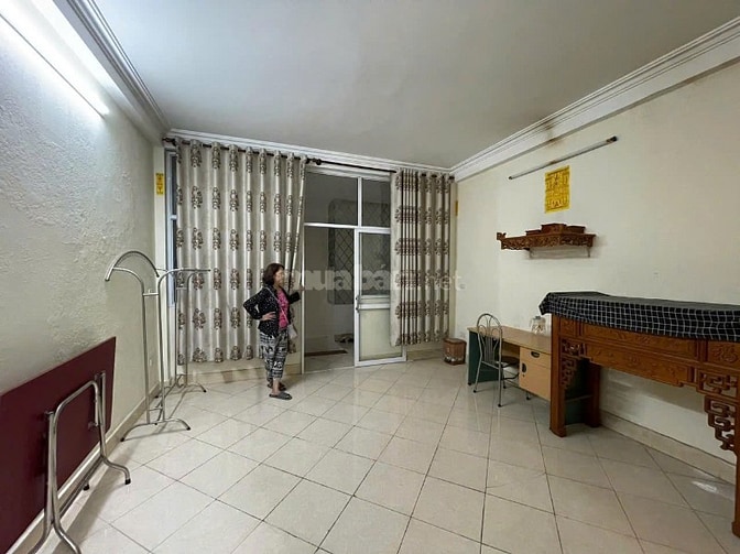 Nhà riêng ngõ phố nguyễn chính tân mai dt35m2x5t giá 12tr