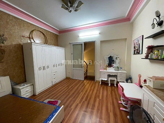 Nhà riêng ngõ phố nguyễn chính tân mai dt35m2x5t giá 12tr