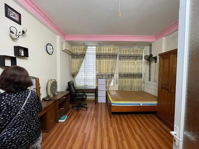 Nhà riêng ngõ phố nguyễn chính tân mai dt35m2x5t giá 12tr