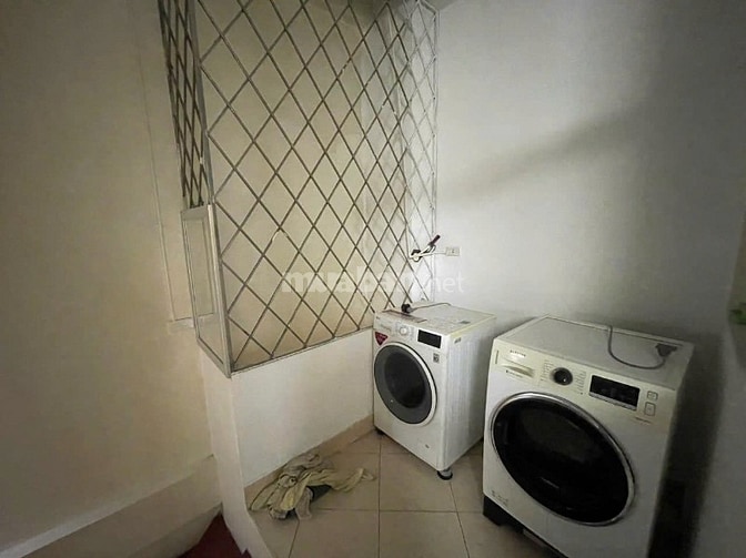 Nhà riêng ngõ phố nguyễn chính tân mai dt35m2x5t giá 12tr