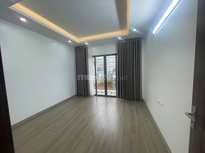 Nhà riêng mới tinh thang máy ngõ 42 phố thịnh liệt gần giáp nhị dt65m2