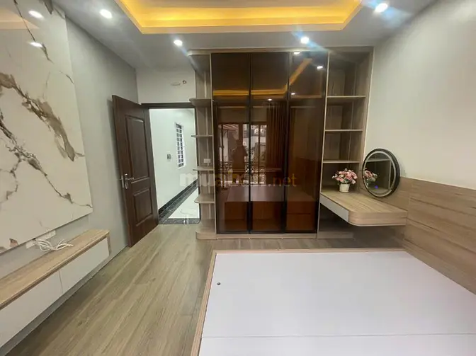 Nhà riêng mới tinh thang máy ngõ 42 phố thịnh liệt gần giáp nhị dt65m2